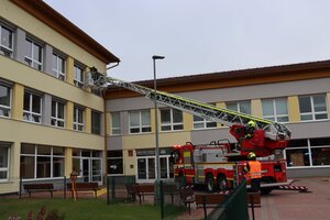 CELOŠKOLNÍ PROJEKT BEZPEČNÁ ŠKOLA - 3. část: Evakuace školy a den plný bezpečí