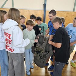 CELOŠKOLNÍ PROJEKT „BEZPEČNÁ ŠKOLA“ - 2. část: Školení žáků na zvládání krizových situací