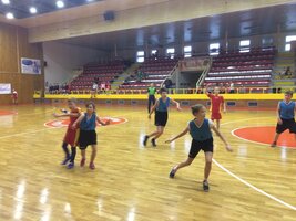 Liga škol v basketbalu začala