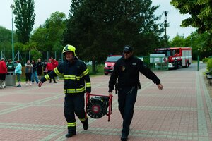 CELOŠKOLNÍ PROJEKT BEZPEČNÁ ŠKOLA - 3. část: Evakuace školy a den plný bezpečí