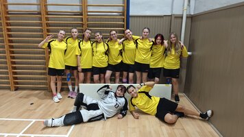 Florbalový turnaj žákyň 8. –  9. tříd v Holicích