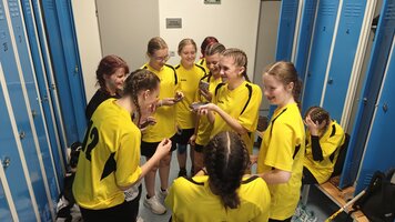 Florbalový turnaj žákyň 8. –  9. tříd v Holicích