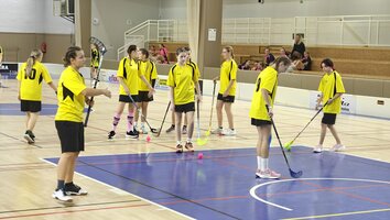 Florbalový turnaj žákyň 8. –  9. tříd v Holicích