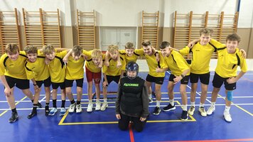 Florbalový turnaj žáků 8. –  9. tříd v Holicích