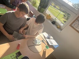 Tvoříme vlastní planety – učíme se o Sluneční soustavě