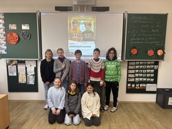 Den ošklivých svetrů v Hrdé škole: Úsměv, barvy a vánoční nálada všude kolem