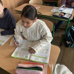 Den ošklivých svetrů v Hrdé škole: Úsměv, barvy a vánoční nálada všude kolem