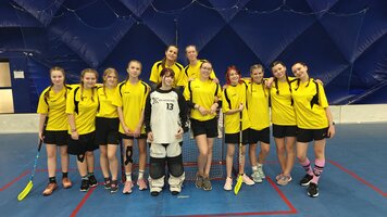 Okresní kolo florbalového turnaje žákyň 8. – 9. tříd v Pardubicích