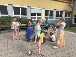 Opékání buřtů s rodiči ve 4. C: Odpoledne plné pohody a her