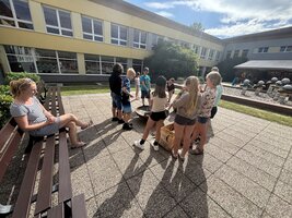 Opékání buřtů s rodiči ve 4. C: Odpoledne plné pohody a her