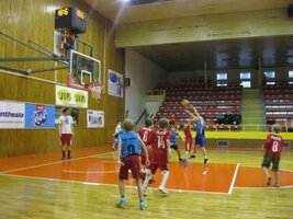 Liga škol v basketbalu