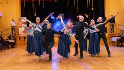 Když hvězdy tančí – ples SRPŠ rozzářil Sezemický dům