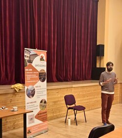 Děti, obrazovky a láska — vydařená beseda pro rodiče i žáky