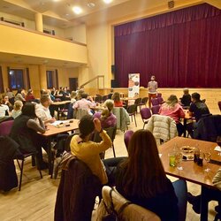 Děti, obrazovky a láska — vydařená beseda pro rodiče i žáky