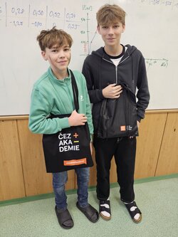 Deváťáci absolvovali sérii online exkurzí v hodinách fyziky