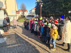 Prvňáci a šesťáci rozdávali radost v Domově pro seniory