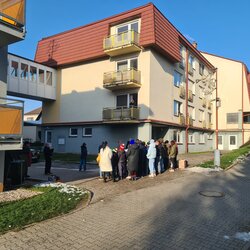 Prvňáci a šesťáci rozdávali radost v Domově pro seniory