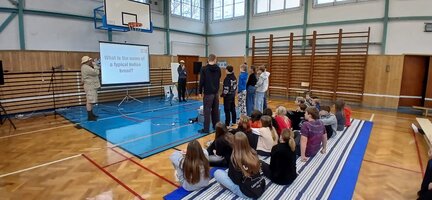 Program S Neilem kolem světa 