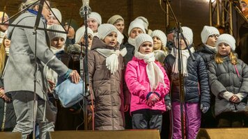 Rolnička u rozsvícení vánočního stromu