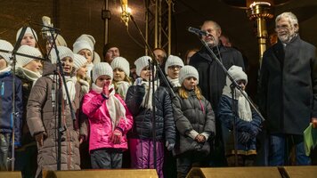 Rolnička u rozsvícení vánočního stromu