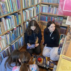 Návštěva sedmých ročníků v městské knihovně