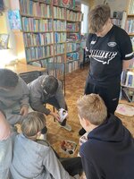 Návštěva sedmých ročníků v městské knihovně