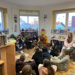 Návštěva sedmých ročníků v městské knihovně