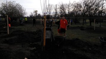 EVVO projekt - Ovocné stromy pro školáky s doplňkovou výsadbou rybízů