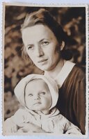 Růženka Kindlová a její dcera Zdena 1943