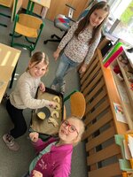 Ve školní družině pečeme rohlíky, jidáše a loupáky