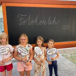 Závěrečné posezení s rodiči a opékání buřtů ve 2. C