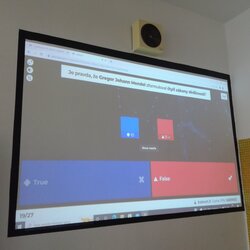 Když čas vypšel, zobrazilo se správné řešení a kolik hlasujících odpovědělo správně.
