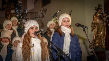 Sbor Rolnička v kostele 