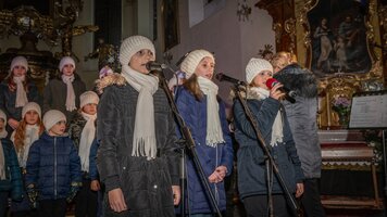 Sbor Rolnička v kostele 