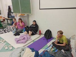 Předprázdninové spaní ve škole