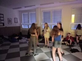 Předprázdninové spaní ve škole