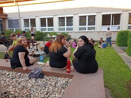 Předprázdninové spaní ve škole