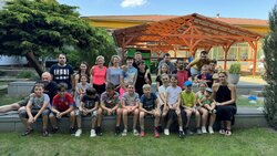 Společné opékání buřtů třídy 3. C aneb radostný konec školního roku