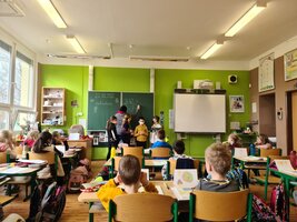 O tom, jak ve 2. B nahradili pana učitele rodiče a děti