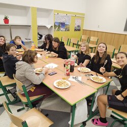 Kroužek Mladého zdravotníka a předvánoční spaní ve škole