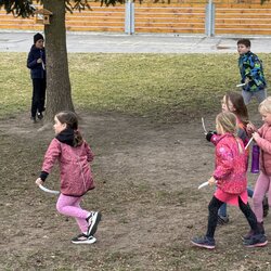 Jarní stezka na školním hřišti
