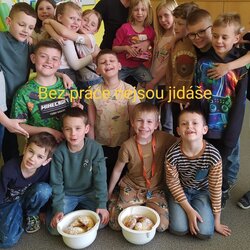 Velikonoční pečení ve školní družině