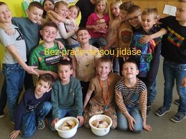 Velikonoční pečení ve školní družině