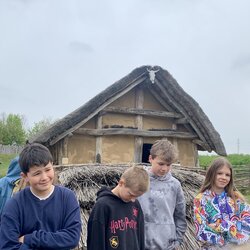 Exkurze žáků šestých tříd do Archeoparku ve Všestarech