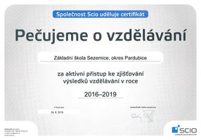 Základní škola Sezemice, okres Pardubice získala certifikát společnosti SCIO za aktivní přístup v péči o vzdělání.